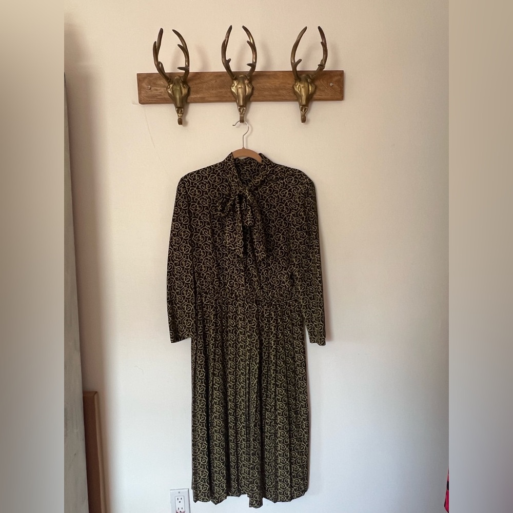 Vintage dress with the most perfect bow!